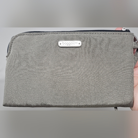 Baggallini On The Go Wristlet Wallet Phone Travel Silver Blue RFID - Picture 4 of 10